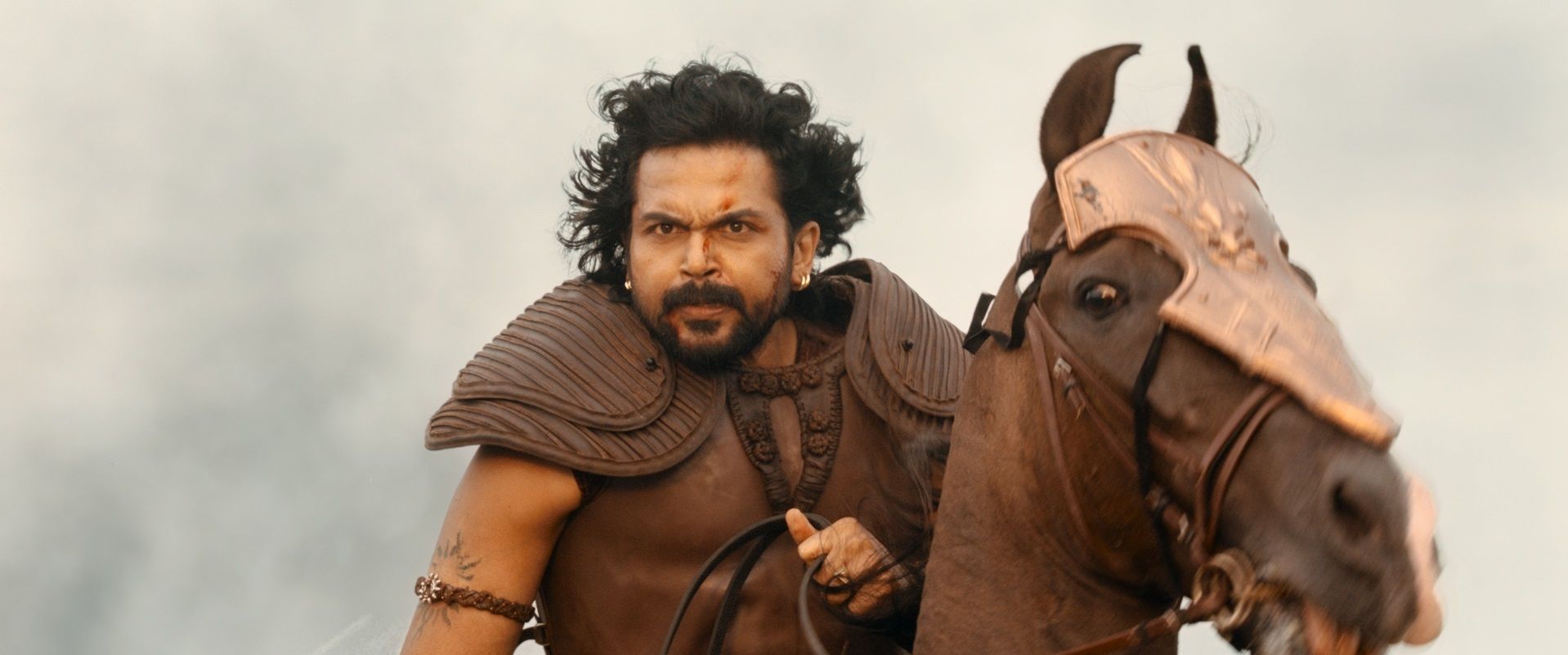 The foolish adventurer Vandiyathevan on horseback