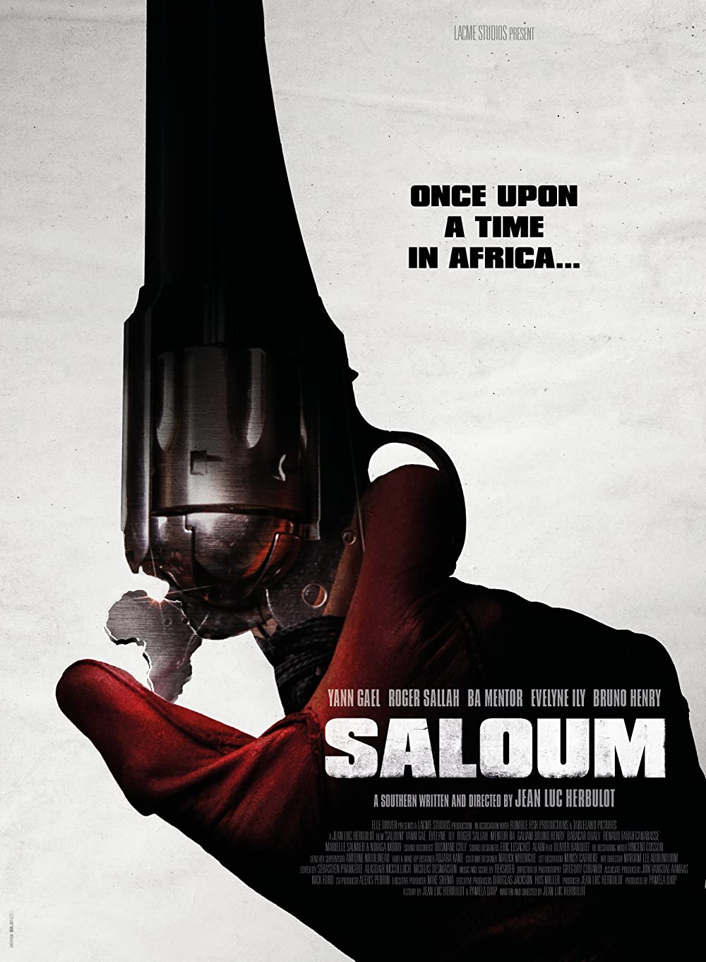 The poster for the movie Saloum features a revolver with a hammer in the shape of Africa.